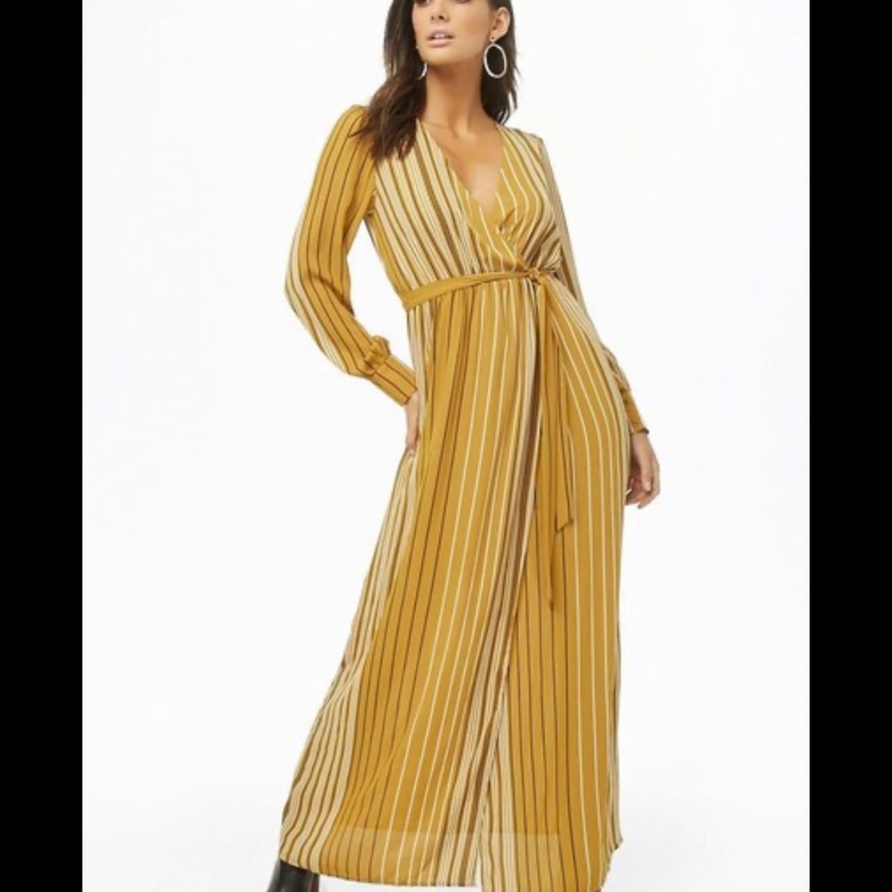 Striped maxi dress with long sleeves